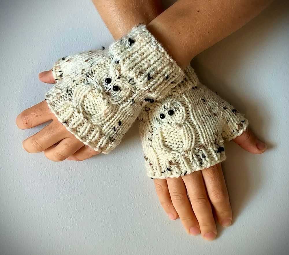 Knitting pattern fingerless mittens