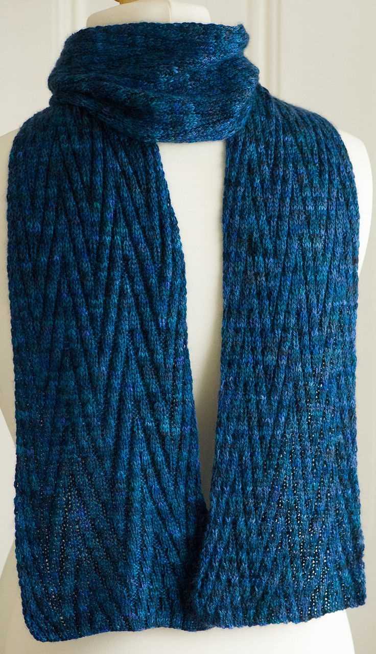 Easy reversible knit scarf pattern