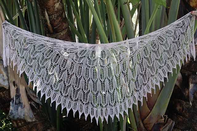 Effortlessly lace up your style with this free shawl knitting pattern Easy knit lace shawl pattern free