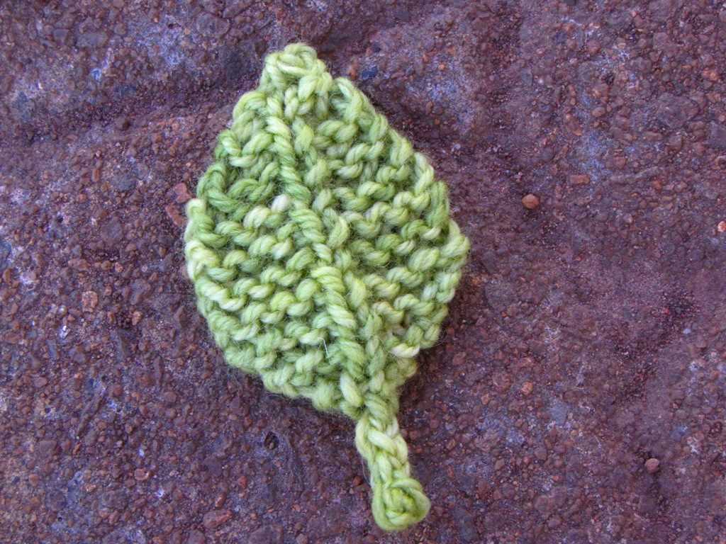 Knitted leaf square pattern free