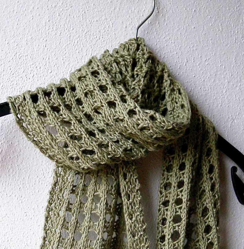 Eyelet scarf knitting pattern