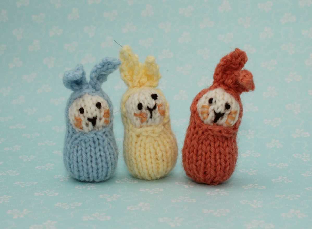 Free patterns for small knitted animals