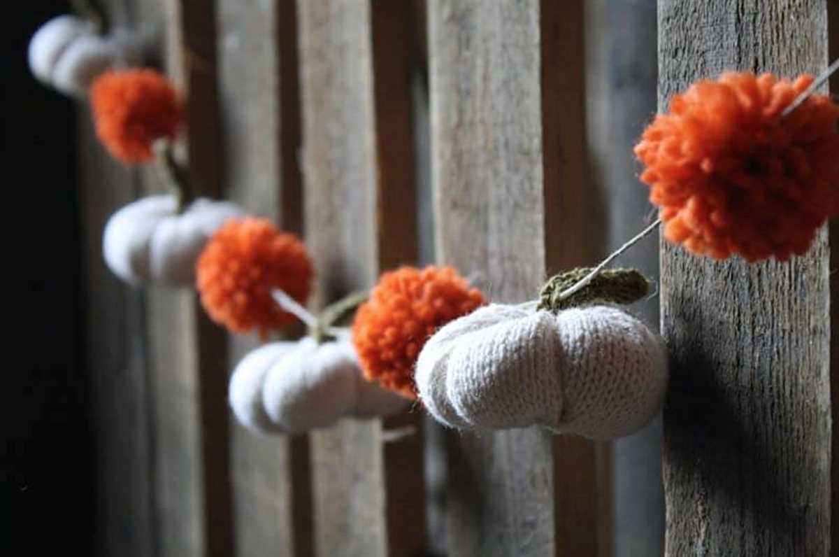 Mini knit pumpkin pattern