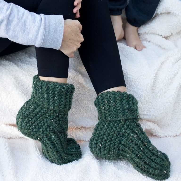 Family slippers knitting pattern