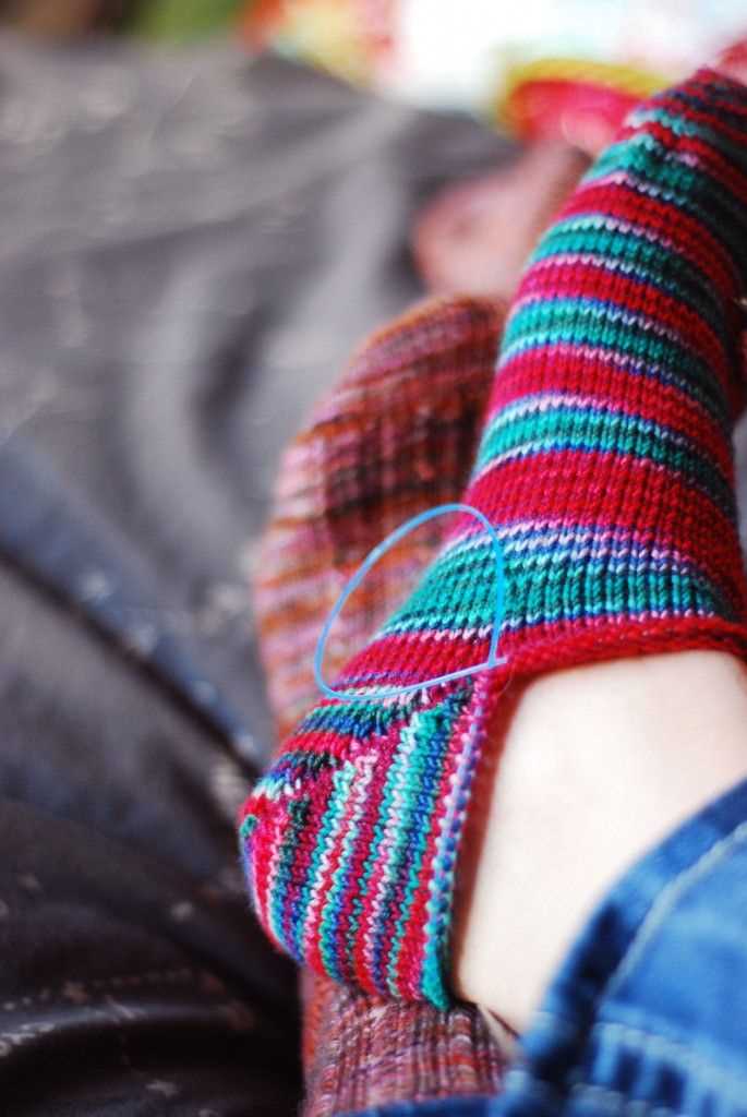 Fish socks knitting pattern