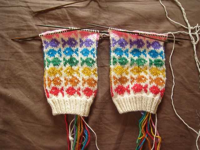 Fish socks knitting pattern