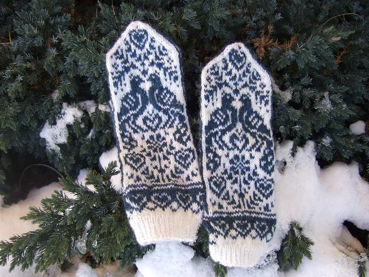 Shark mittens knitting pattern
