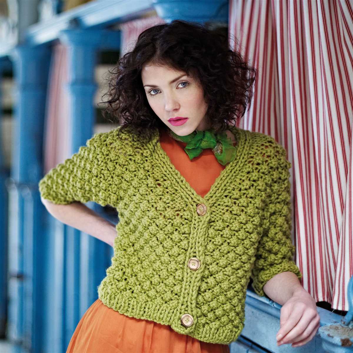 Cropped chunky cardigan knitting pattern