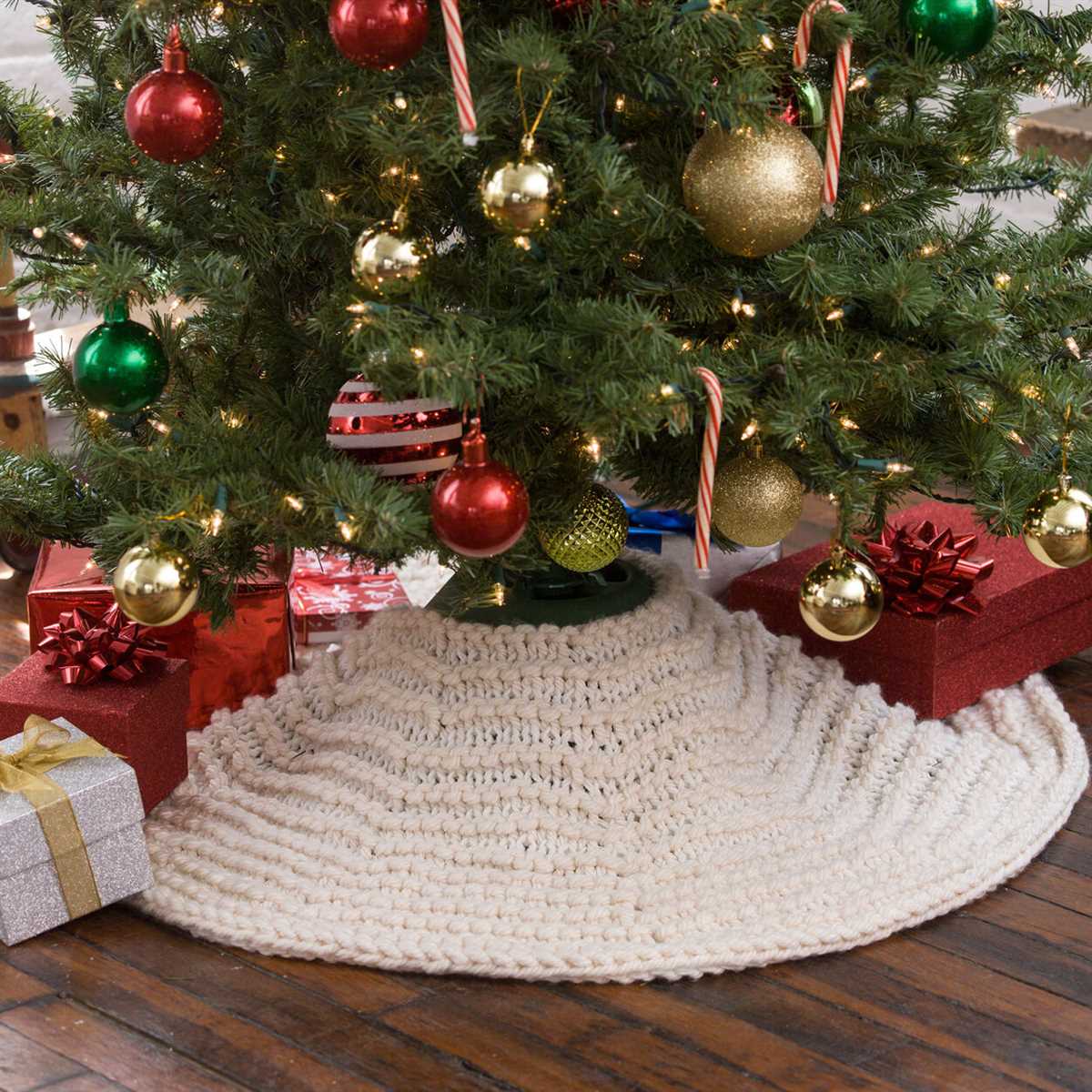 Easy knit tree skirt pattern