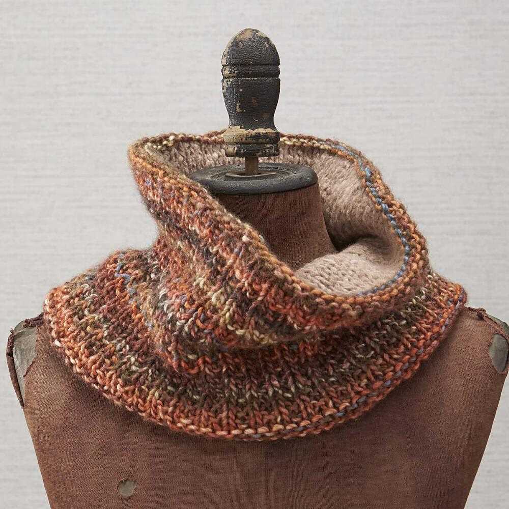 Knitted cowl in the round pattern