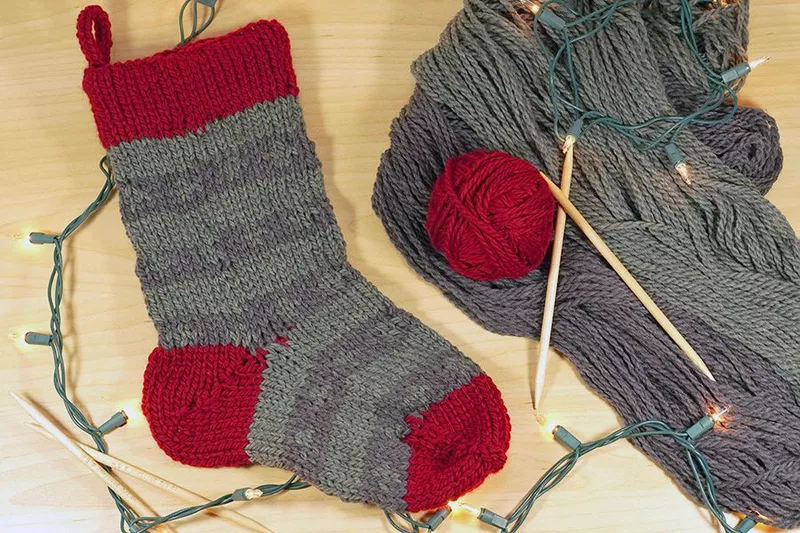 Free christmas stocking knitting pattern straight needles for beginners