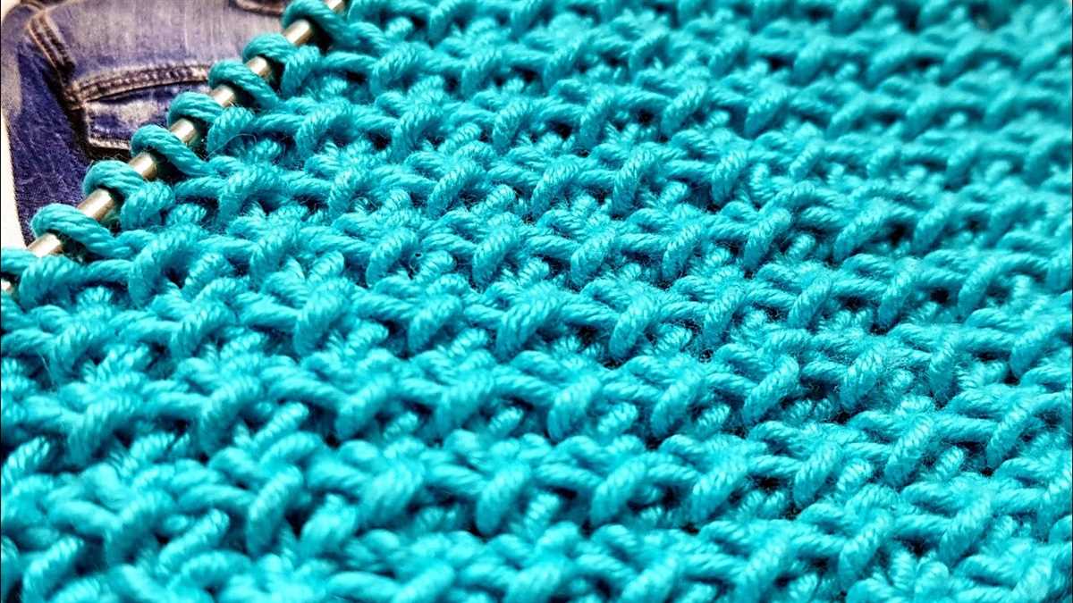 Knit pattern with holes
