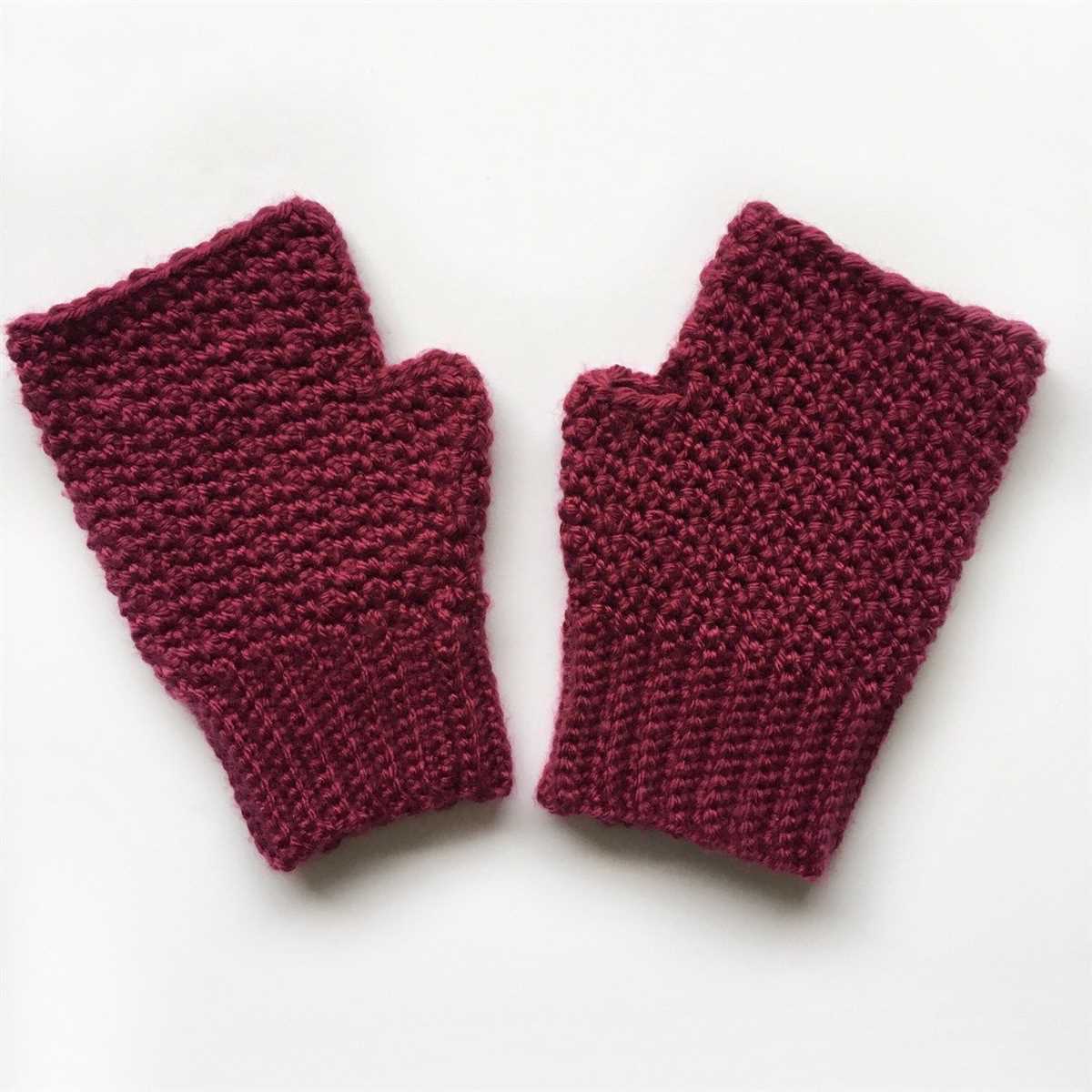 Free knitting pattern for fingerless gloves with flap