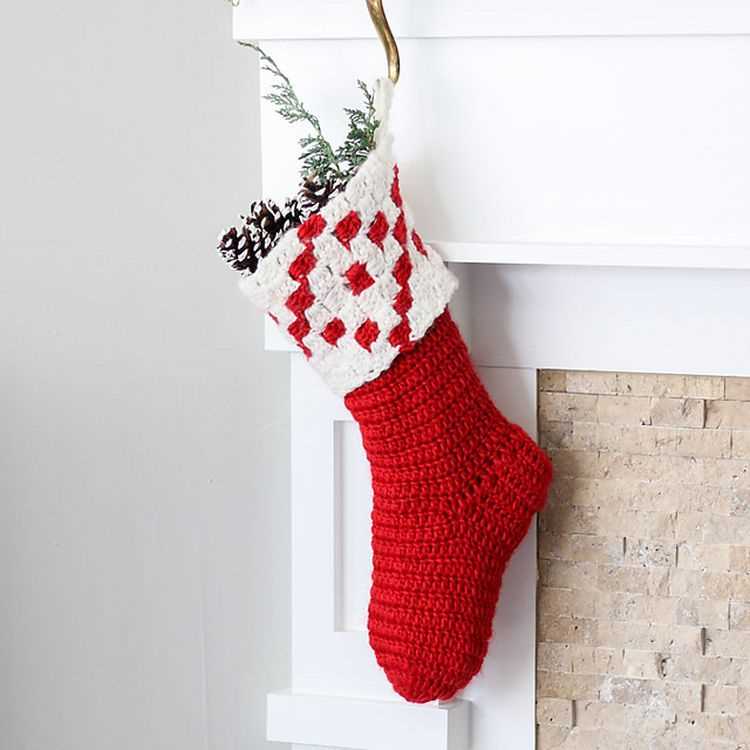 Free knitting pattern mini christmas stocking