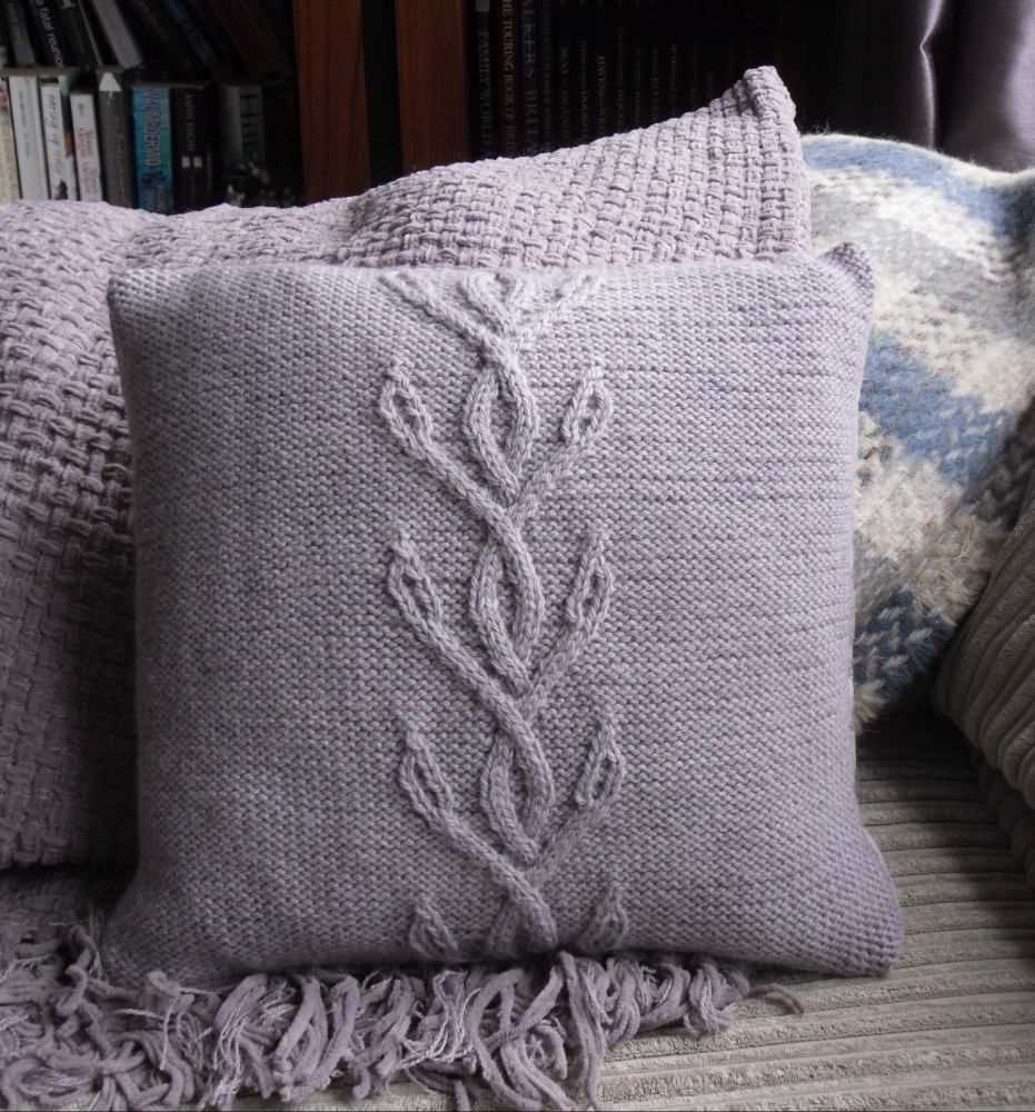 Free knitting patterns for throws and cushions