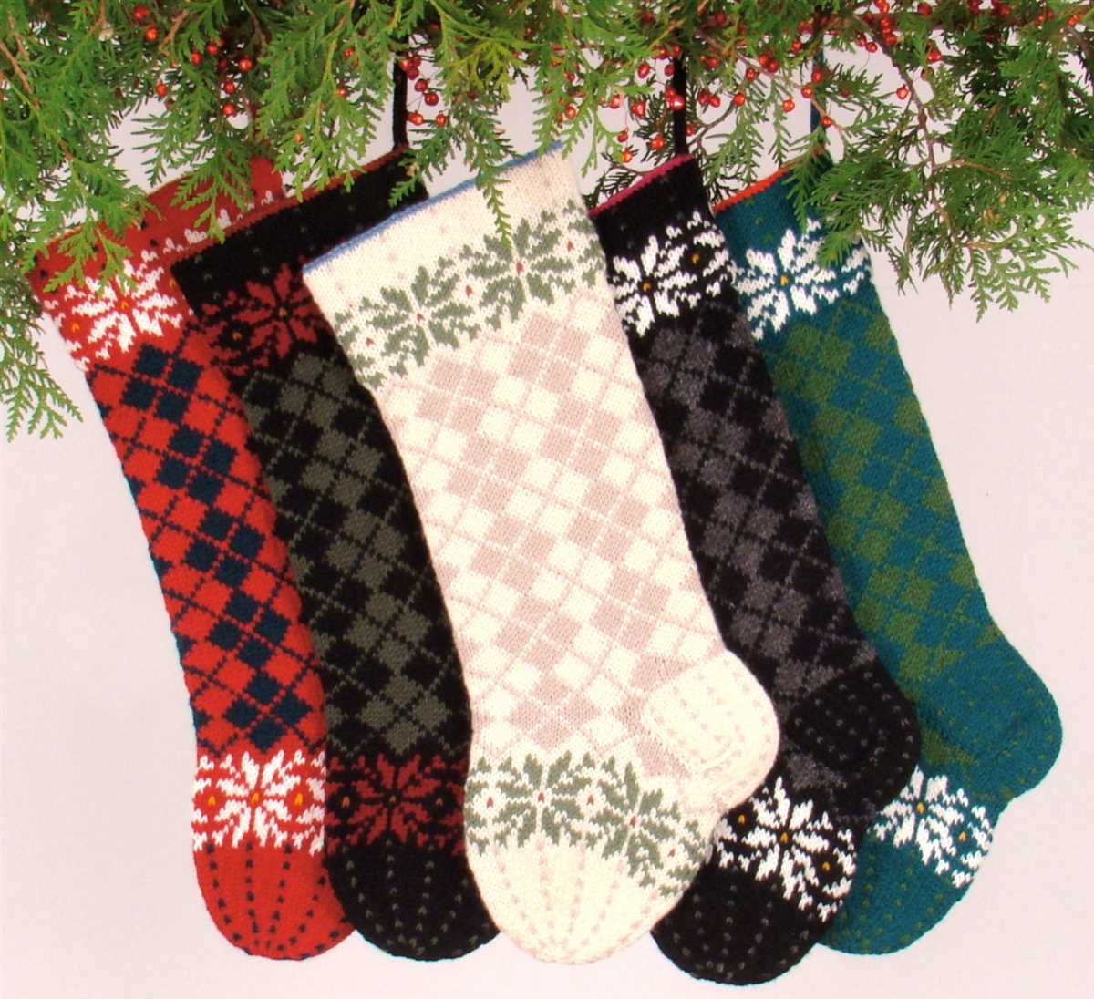 Free patterns for hand knit christmas stockings