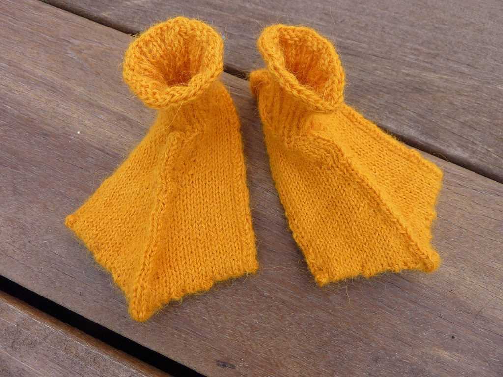 Knitted duck feet pattern
