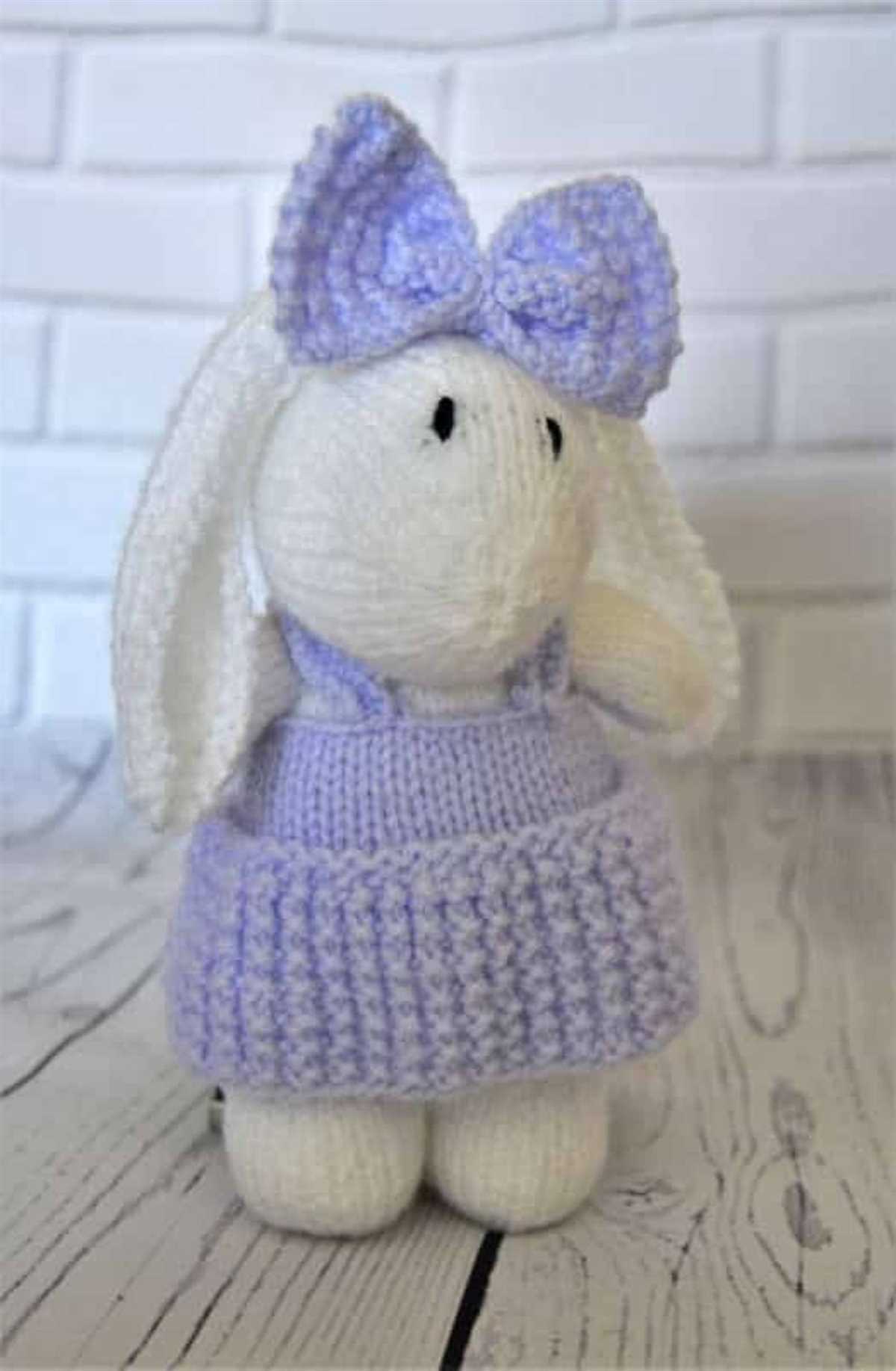 Rabbit pattern knitted