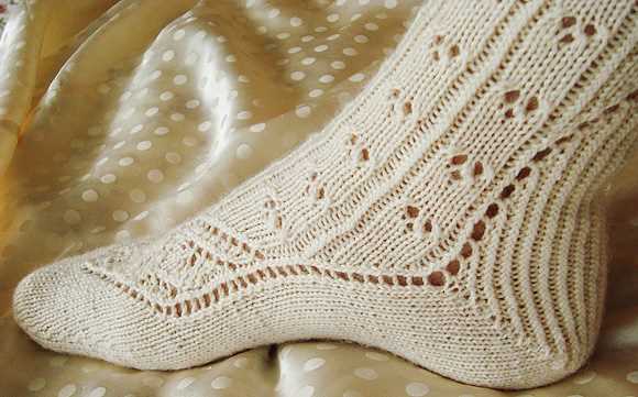 Lace socks knitting pattern free
