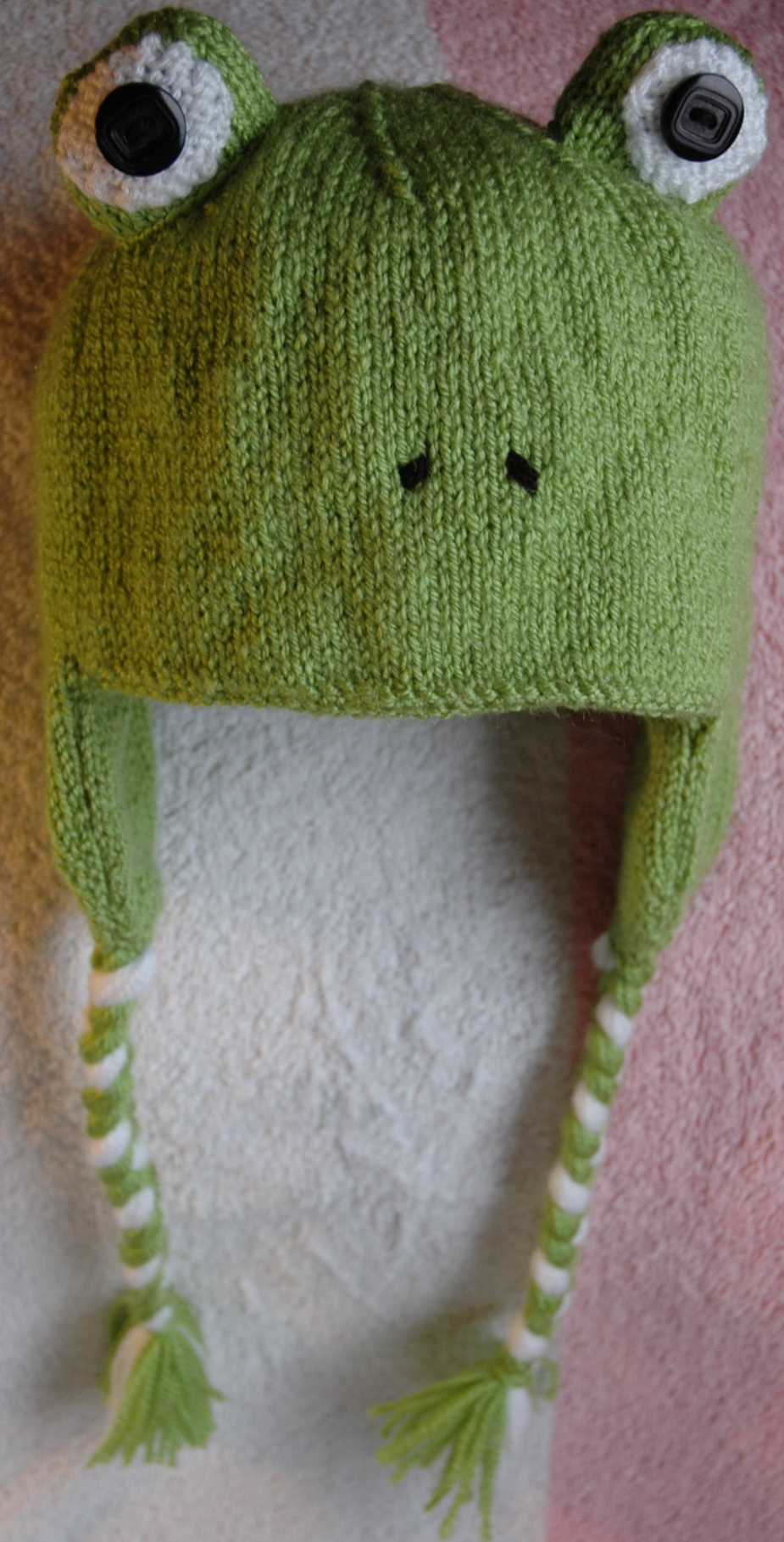 Knitted frog hat pattern