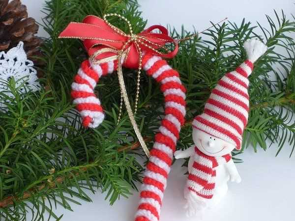 Knitted candy cane pattern