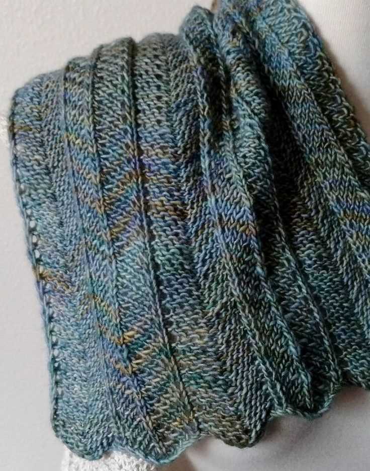 Easy reversible knit scarf pattern