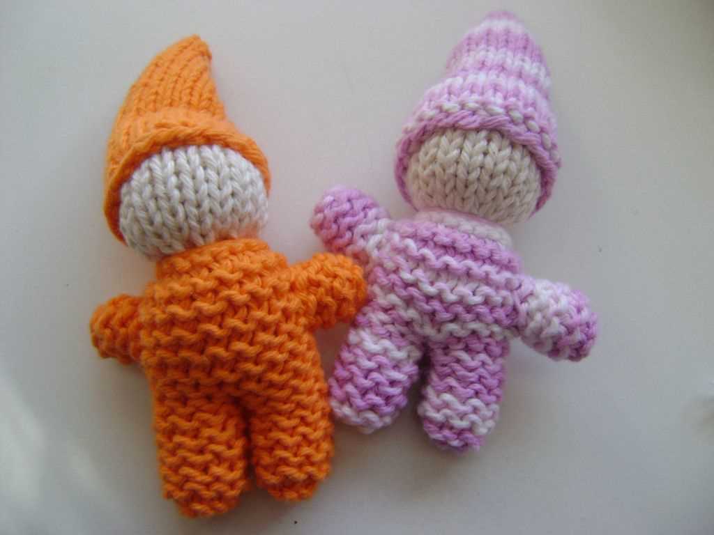 Create your own adorable knitted gnome with this free pattern! Knitted gnome pattern free