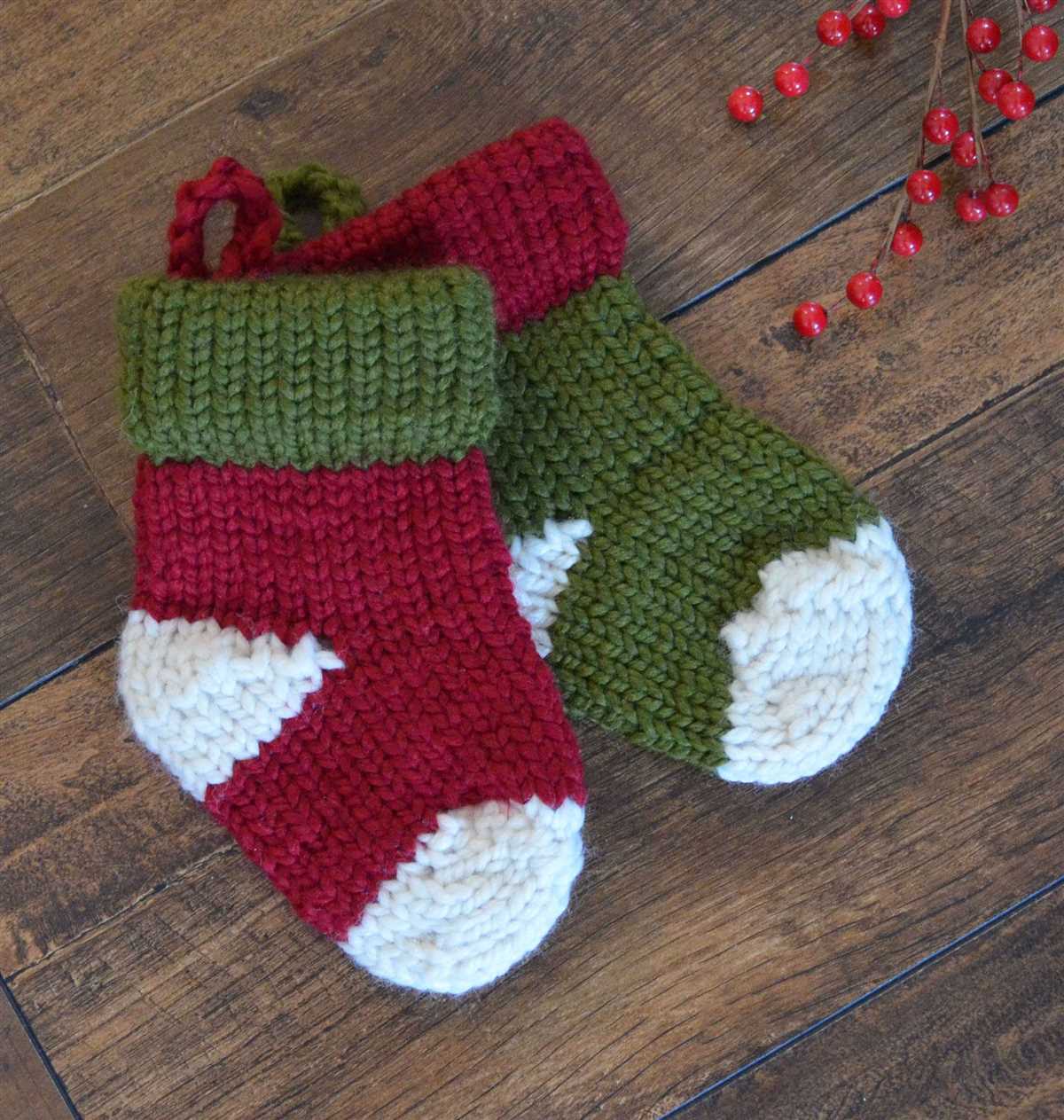 Free easy knitting patterns for christmas stockings