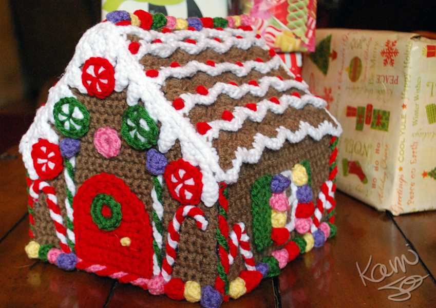 Free gingerbread house knitting pattern
