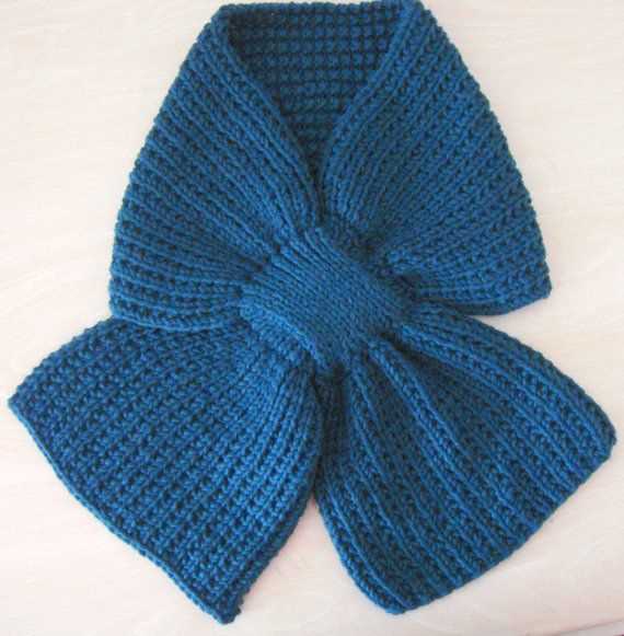 Lace keyhole scarf knitting pattern
