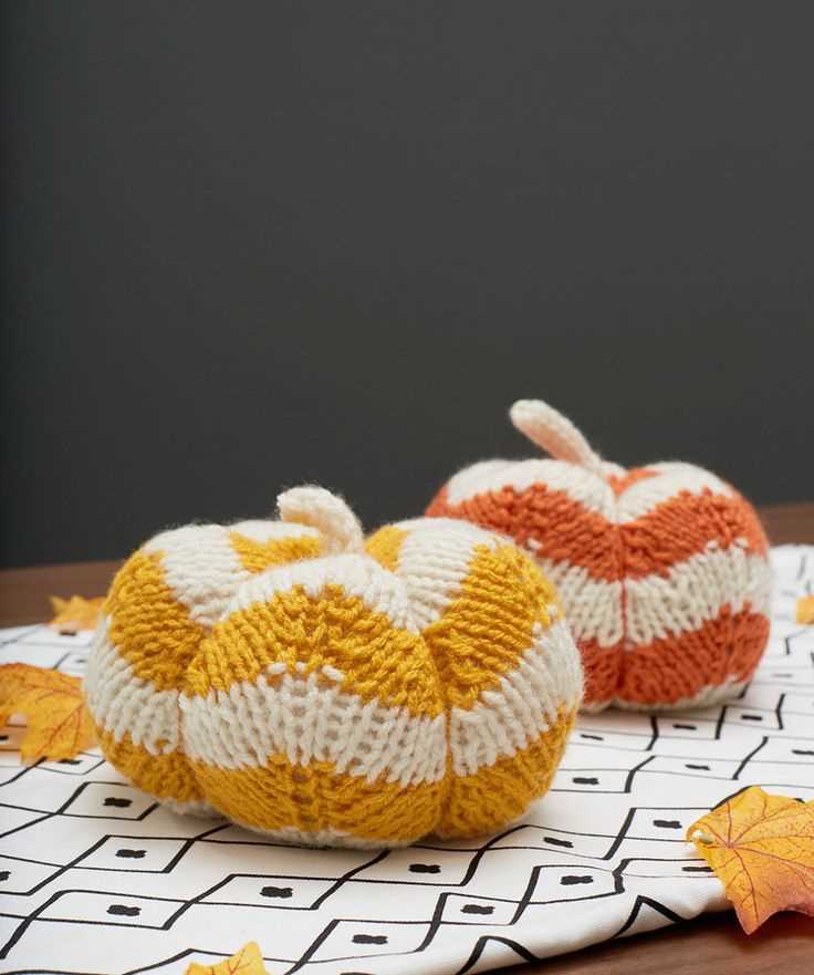 Knit a pumpkin pattern