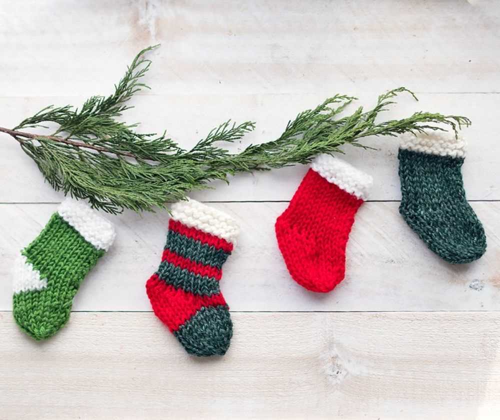 Free knitted mini christmas stocking patterns to download