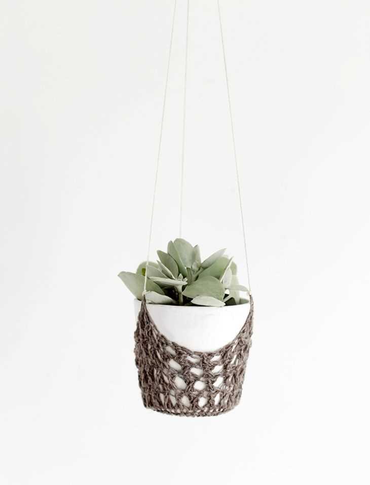 Knitted hanging plant holder pattern
