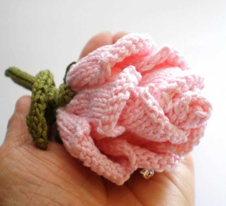 Knit rose flower pattern