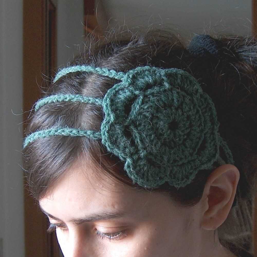 Free knit headband pattern with flower