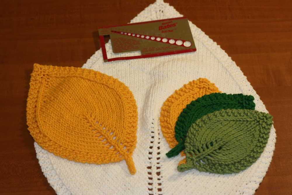 Free knit leaf pattern