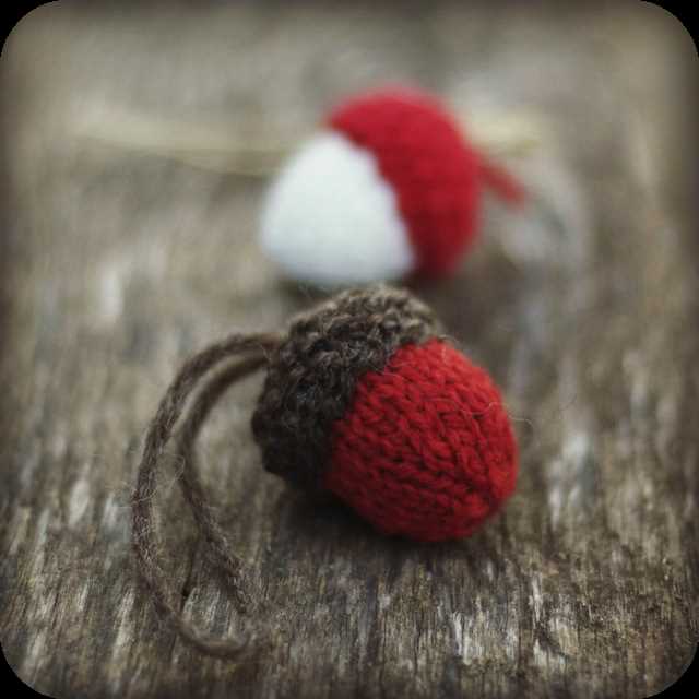 Free knitted acorn pattern