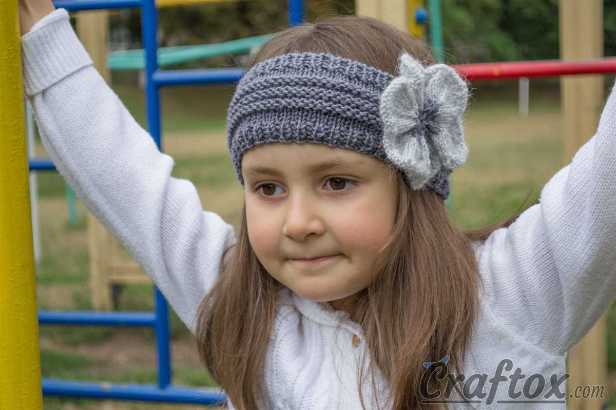 Free knitted flower headband pattern