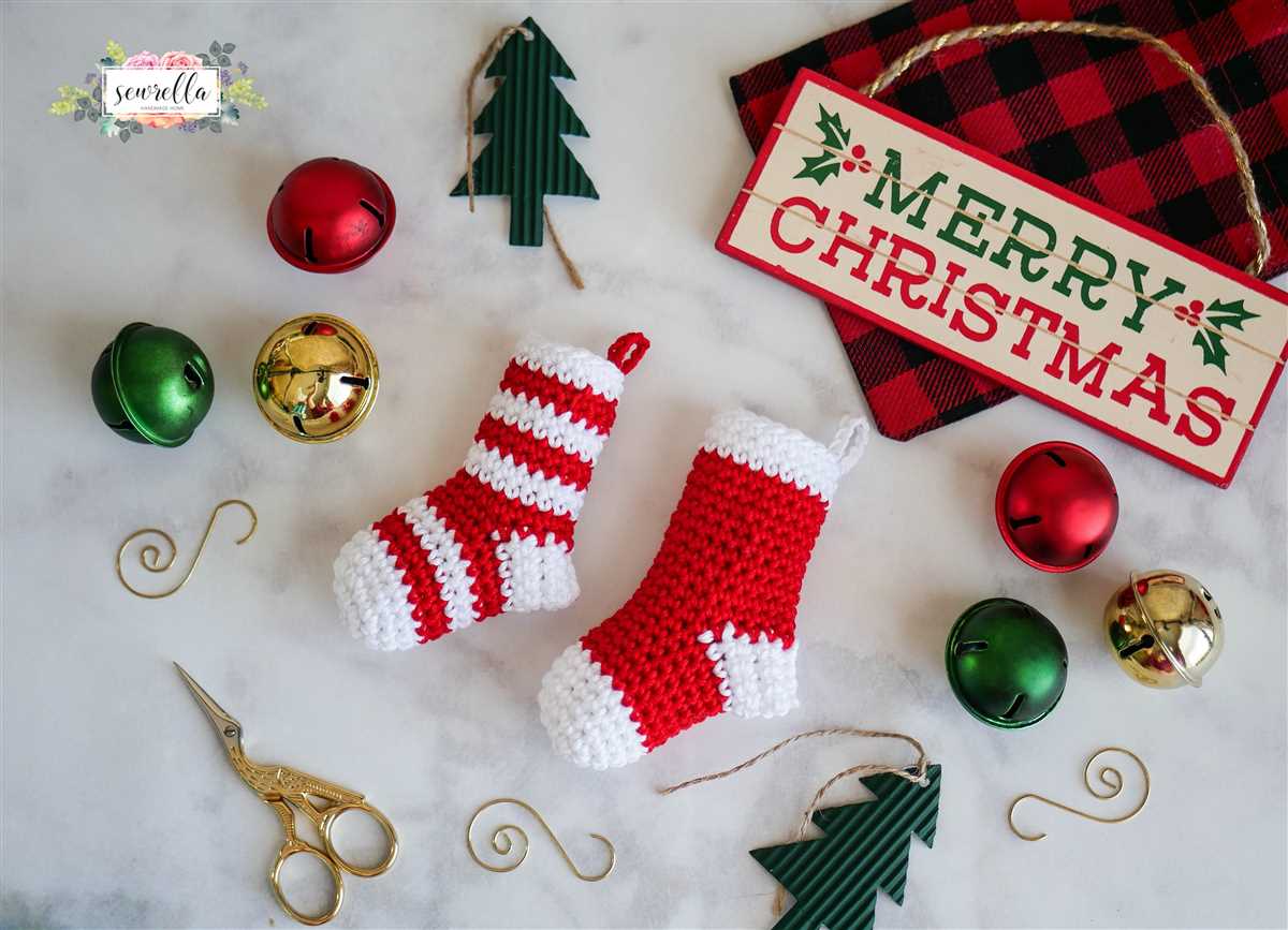 Free knitted mini christmas stocking patterns to download