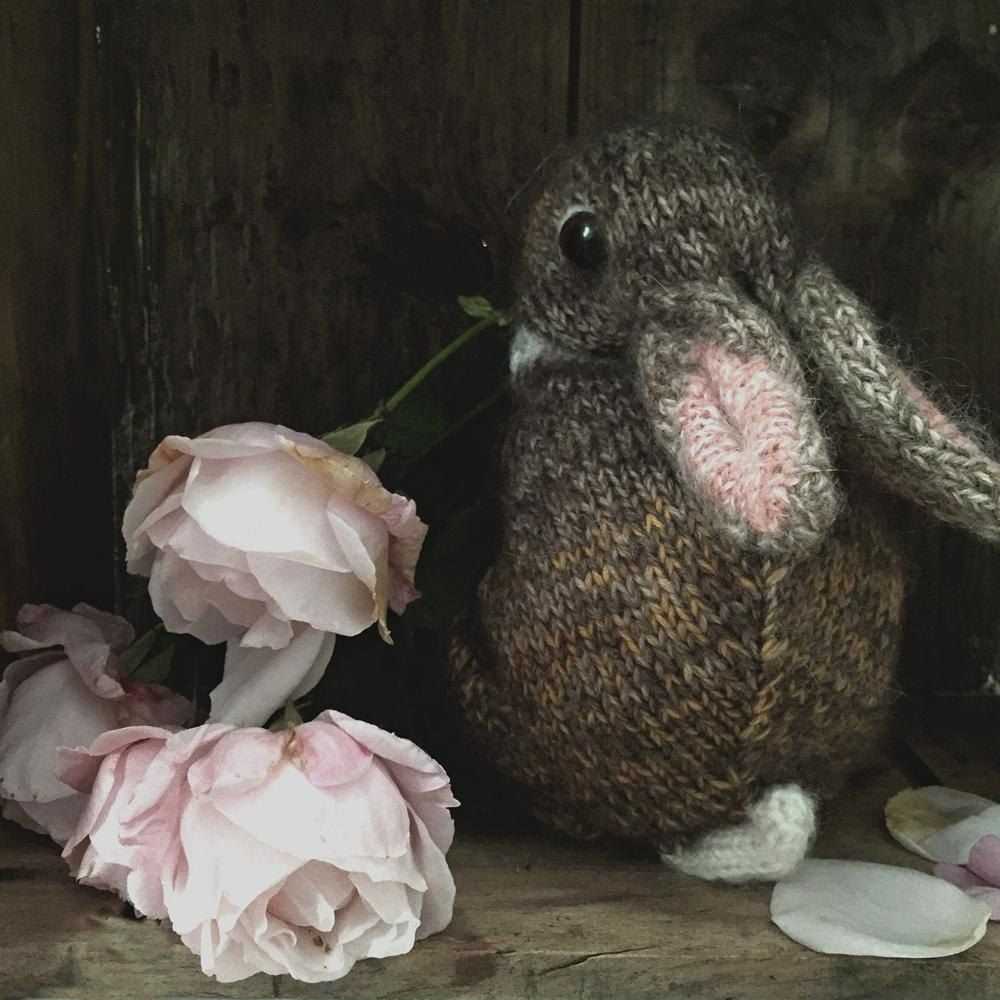 Create an Adorable Easter Bunny with this Free Knitting Pattern Free knitting pattern easter bunny