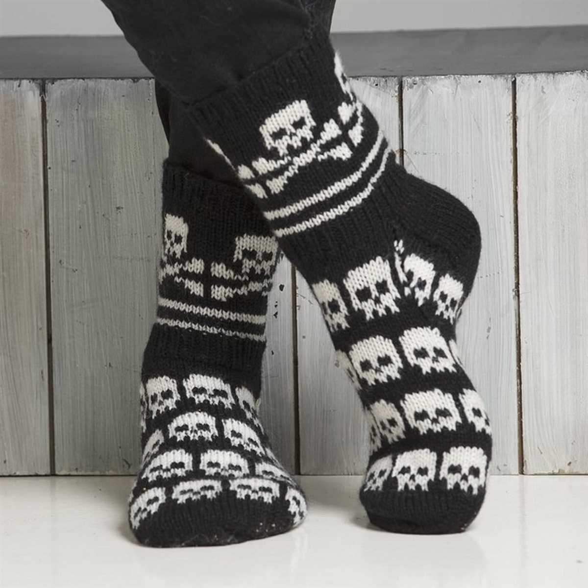 Mens wool socks knitting pattern