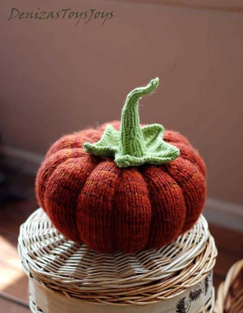 Cabled pumpkin knitting pattern