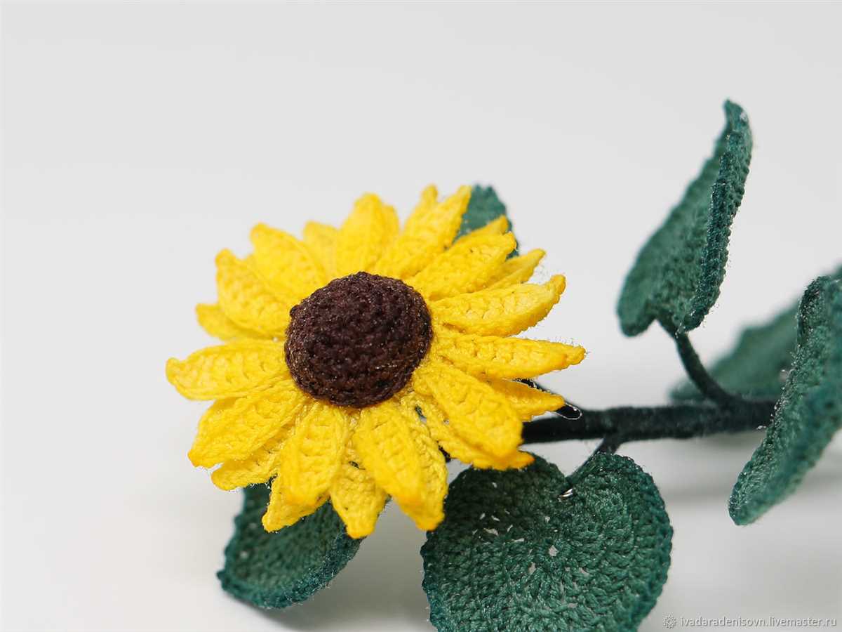 Knitted sunflower brooch pattern free