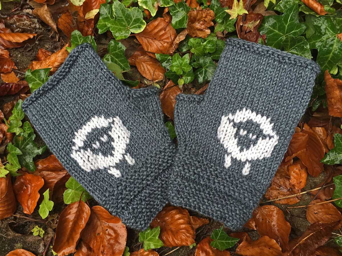 Shark mittens knitting pattern