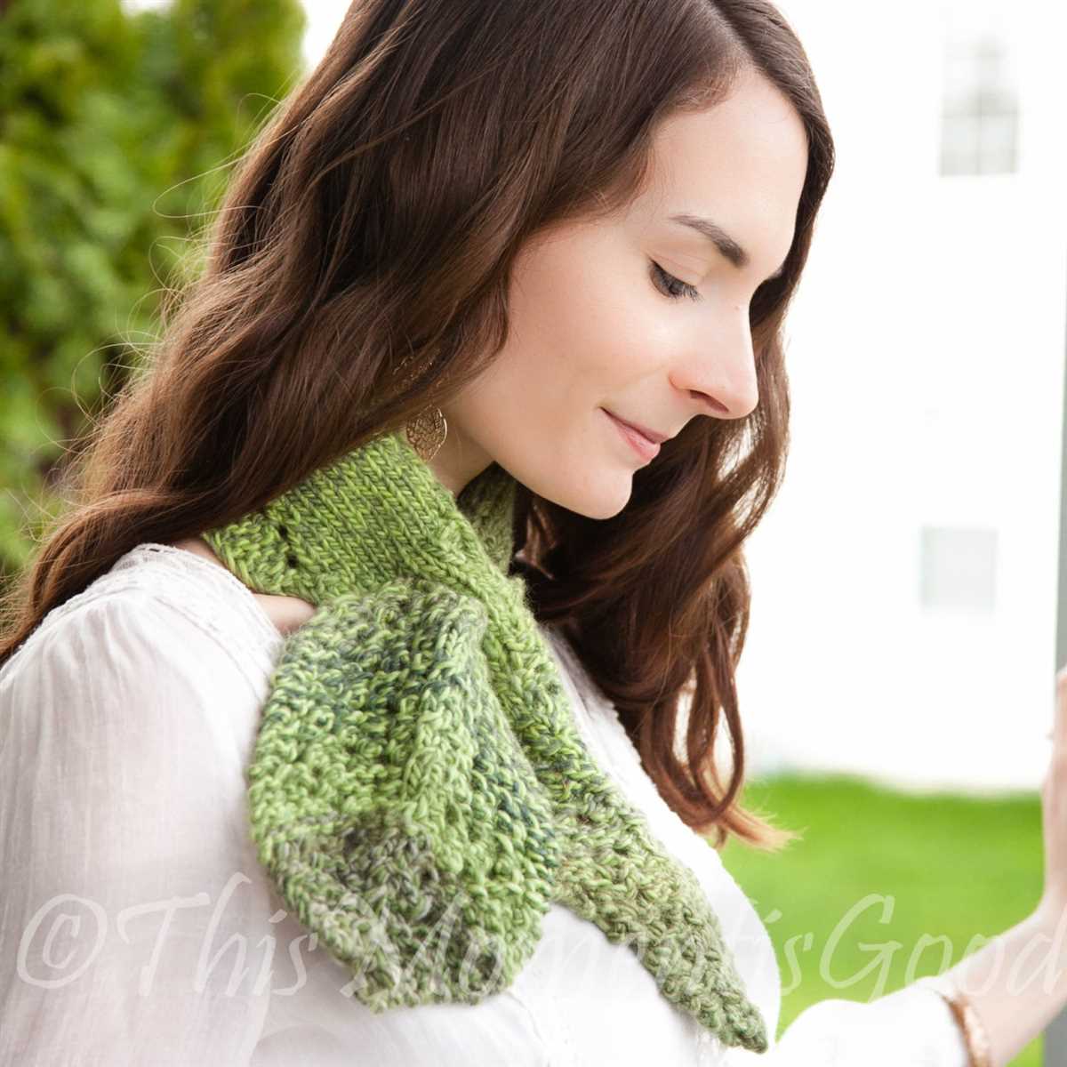 Lace keyhole scarf knitting pattern