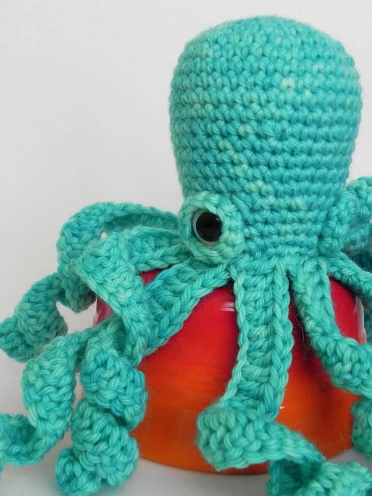 Create your own knitted octopus with this free pattern Knitted octopus pattern free