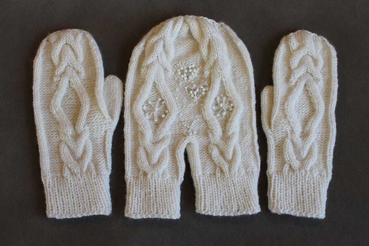 Holding hands mittens knitting pattern