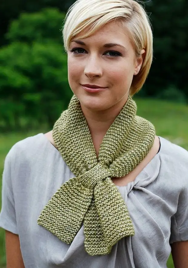 Lace keyhole scarf knitting pattern