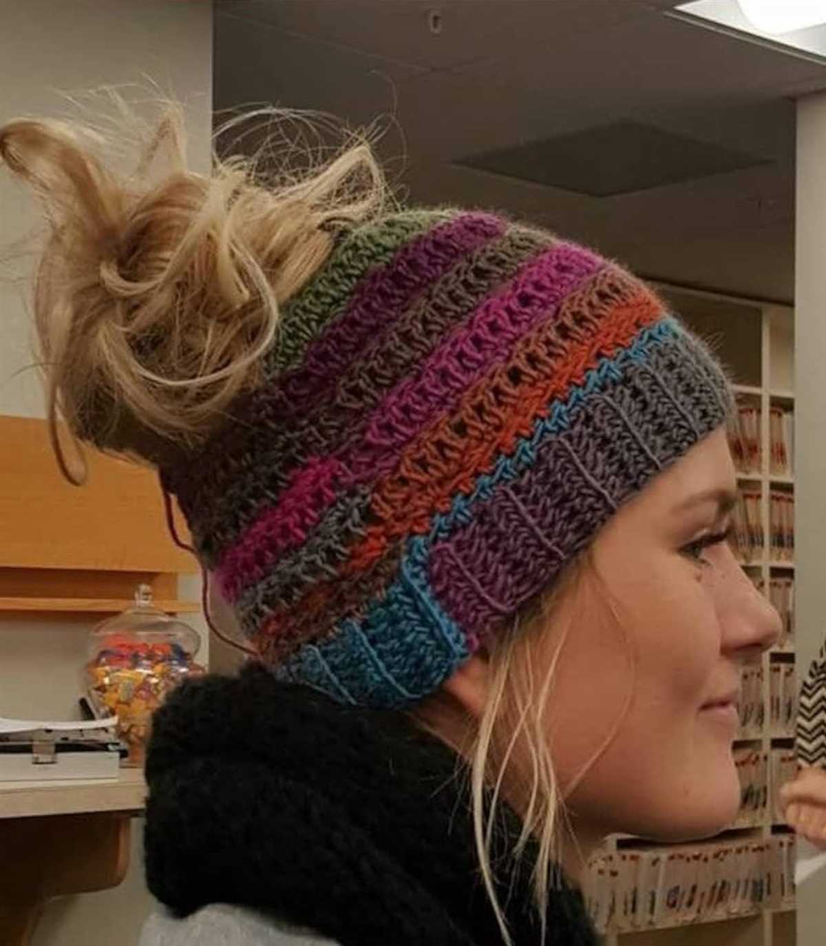 Messy bun hat free knitting pattern