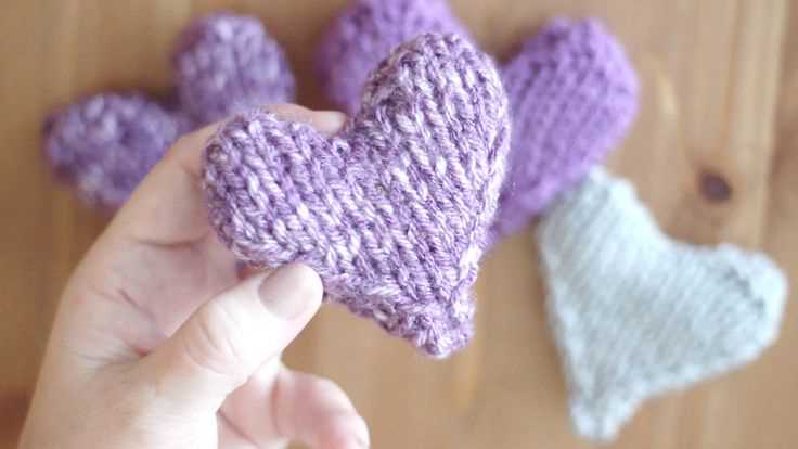 Heart shape knitting pattern
